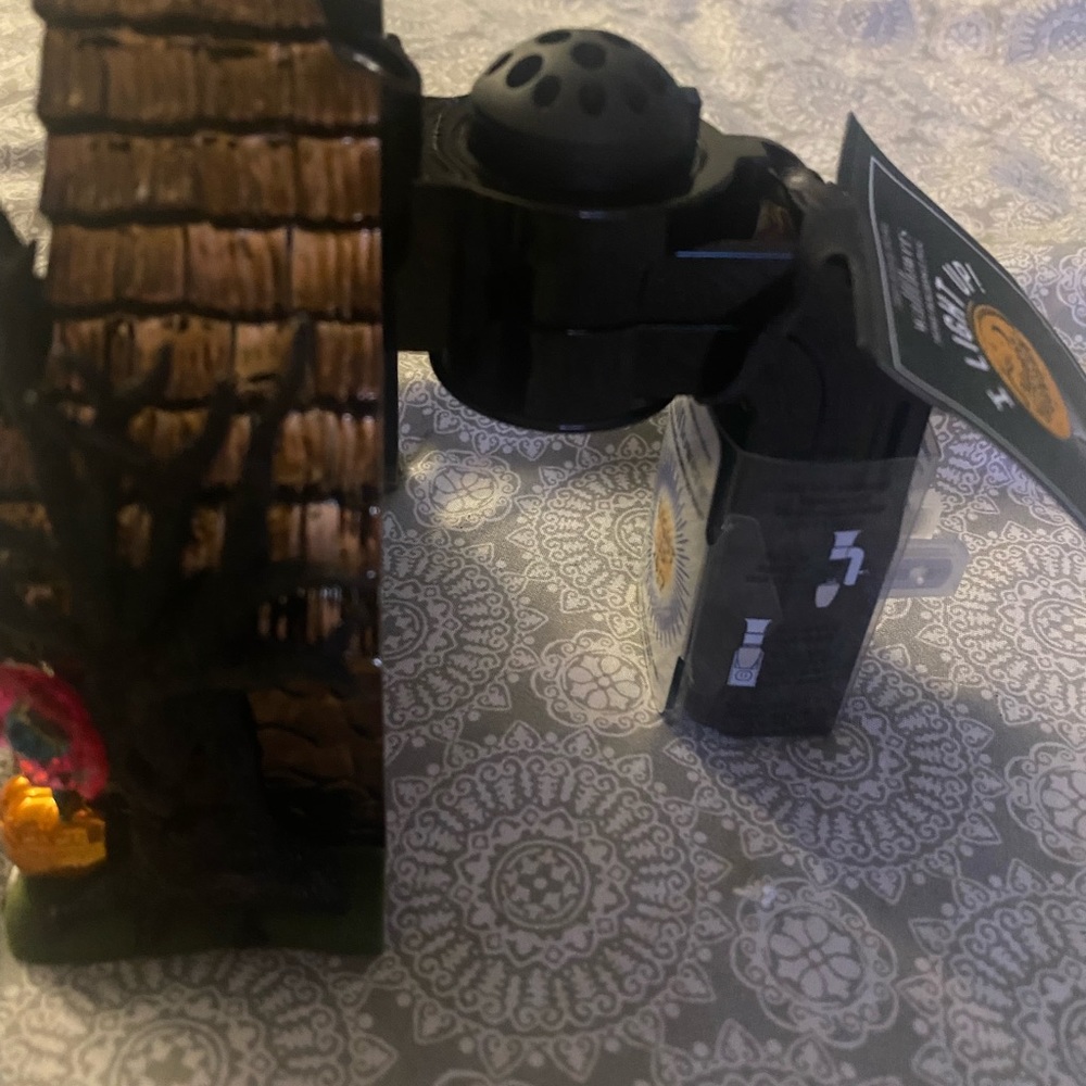 NEW BBW Projector Witches Cottage Wallflower Plug 2022 Halloween Limited Edition - Picture 4 of 10